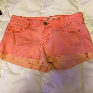 l.e.i Ashley lowrise pink shorts. Size 9 regular